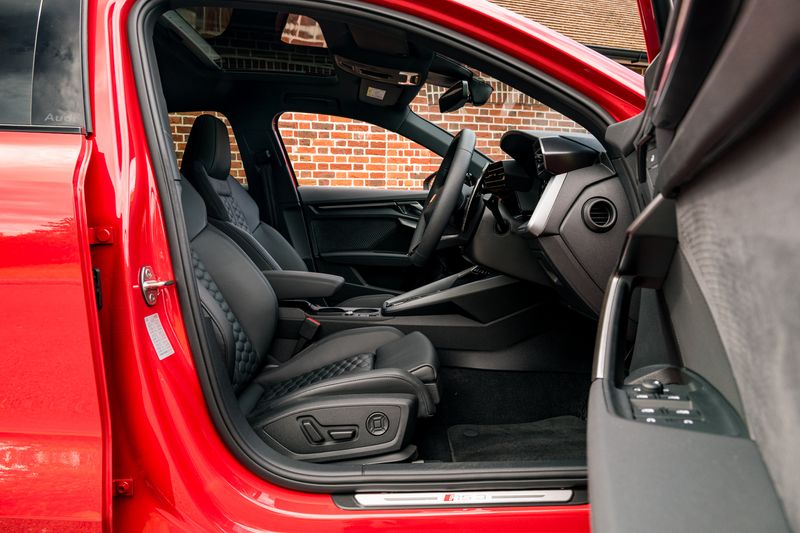 Audi RS3 Carbon Black  Sportback 2.5 TFSI Quattro