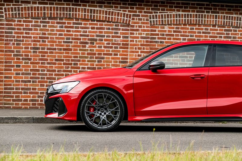 Audi RS3 Carbon Black  Sportback 2.5 TFSI Quattro