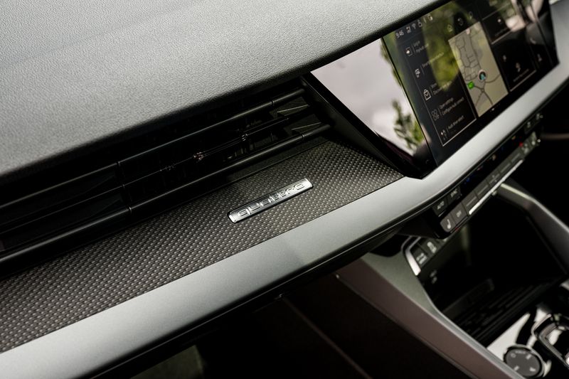 Audi RS3 Carbon Black  Sportback 2.5 TFSI Quattro