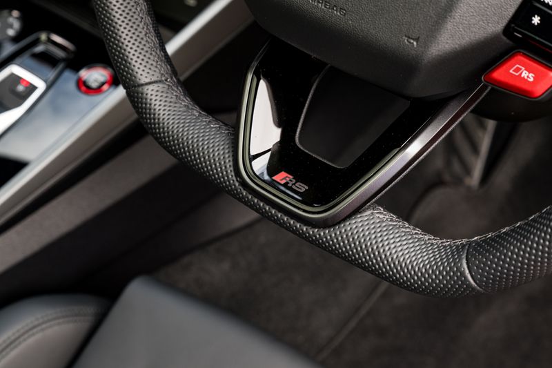 Audi RS3 Carbon Black  Sportback 2.5 TFSI Quattro