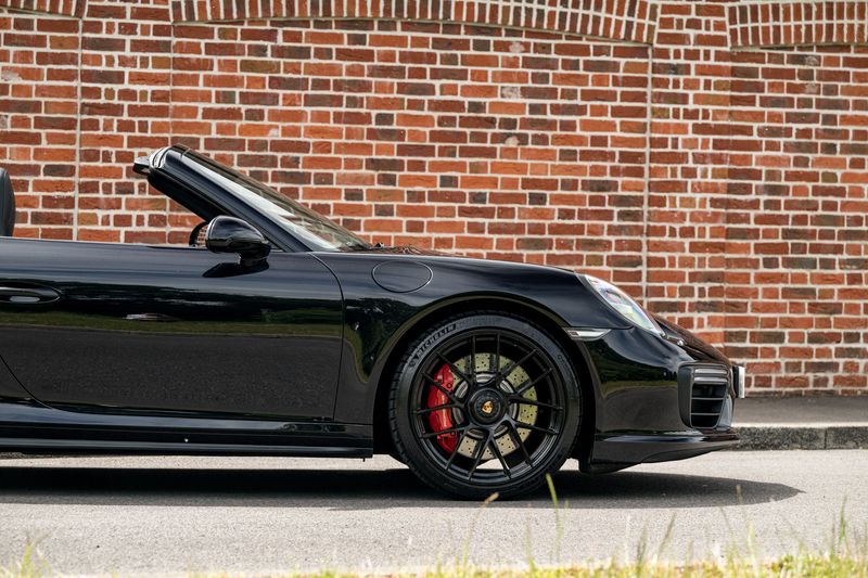 Porsche 911 (991) Turbo Convertible PDK 4WD