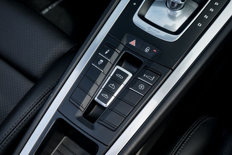 Porsche 911 (991) Turbo Convertible PDK 4WD