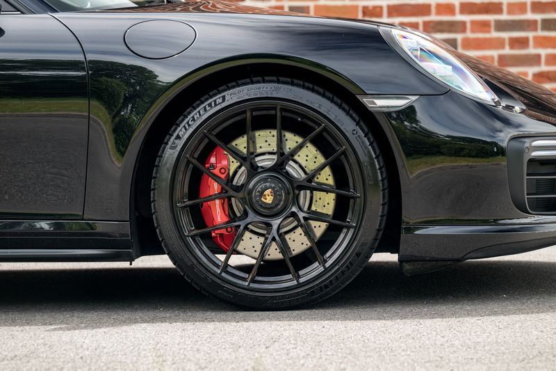 Porsche 911 (991) Turbo Convertible PDK 4WD