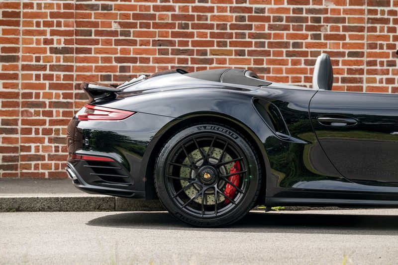 Porsche 911 (991) Turbo Convertible PDK 4WD