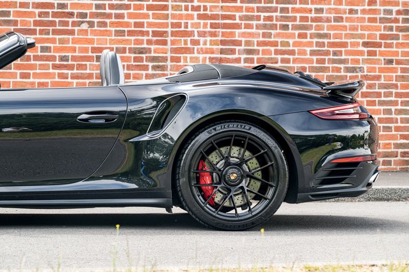 Porsche 911 (991) Turbo Convertible PDK 4WD
