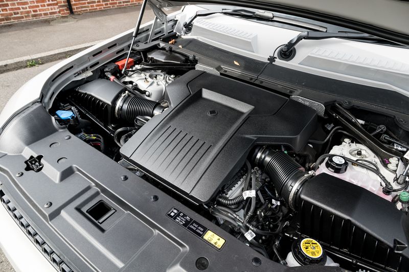 Land Rover Defender 110 OCTA P635 V8 SUV Petrol