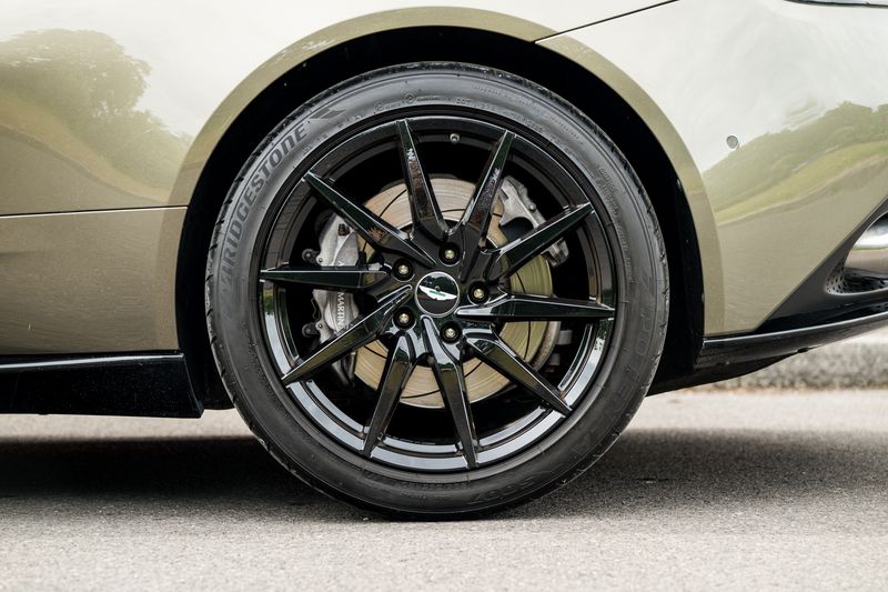 Aston Martin DB11 4.0 V8 Coupe Auto