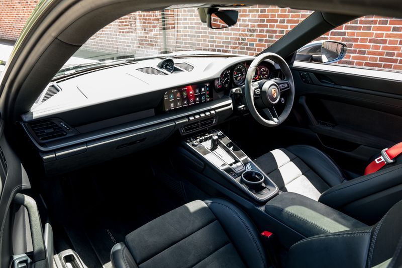 Porsche 911 (992) Carrera 4 GTS Coupe PDK