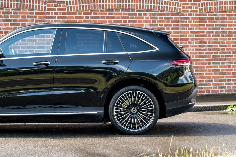 Mercedes-Benz EQC 400 AMG Line (Premium) Electric 4MATIC 80kWh