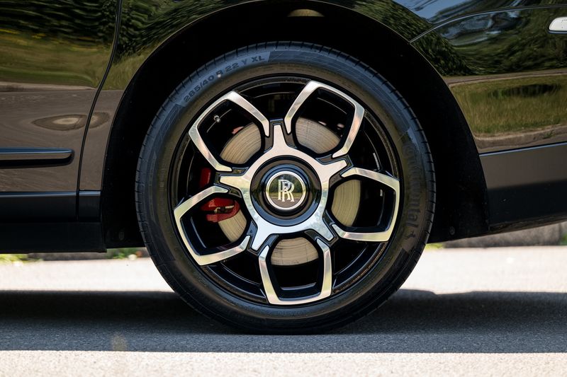 Rolls Royce CULLINAN BLACK BADGE AUTO