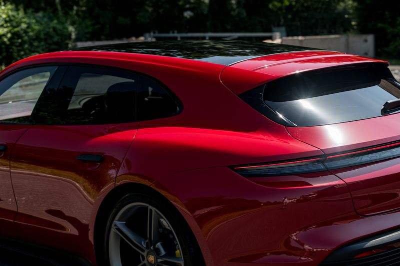 Porsche Taycan Performance Plus Turbo S Sport Turismo (11kW Charger 93.4kWh)