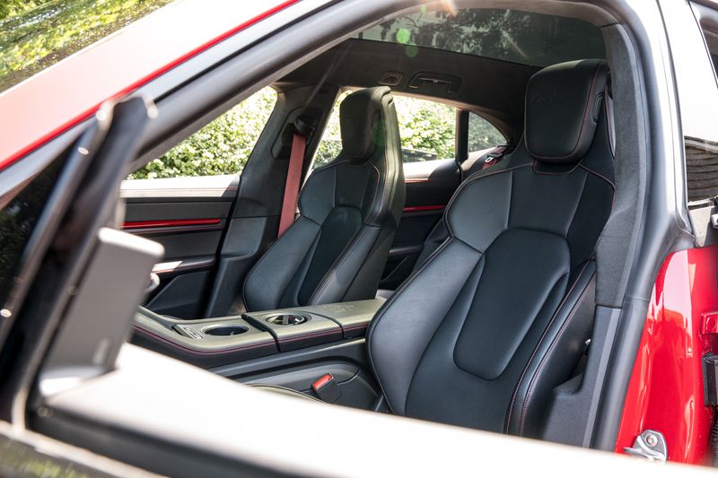 Porsche Taycan Performance Plus Turbo S Sport Turismo (11kW Charger 93.4kWh)