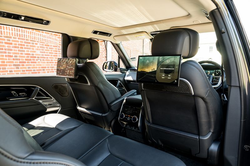 Range Rover P400 Autobiography LWB 7 Seat