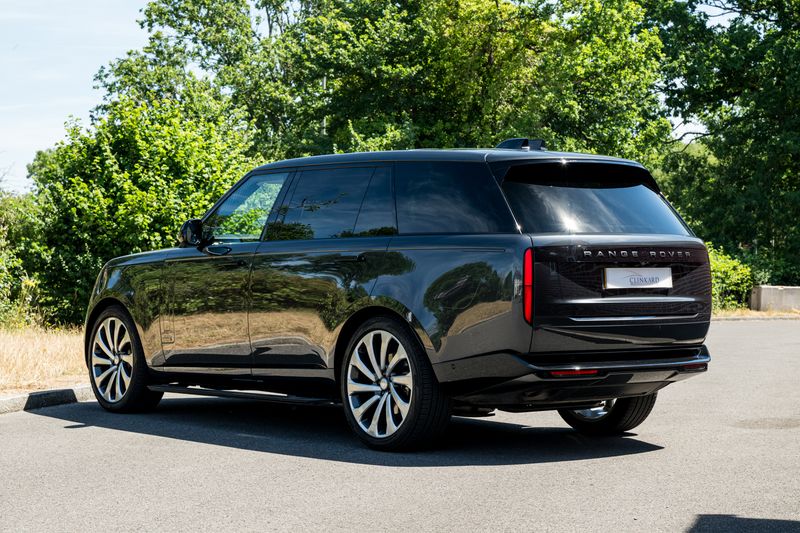 Range Rover P400 Autobiography LWB 7 Seat