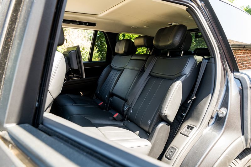 Range Rover P400 Autobiography LWB 7 Seat