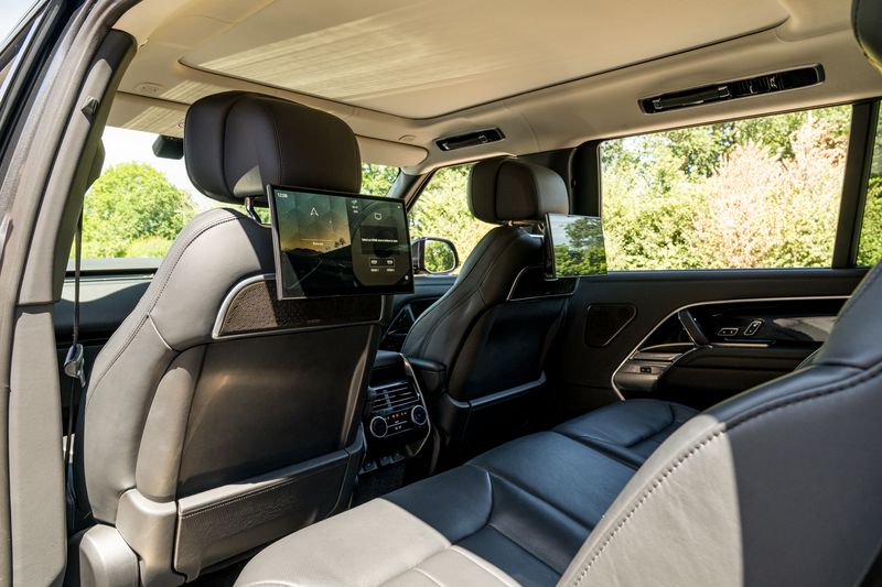 Range Rover P400 Autobiography LWB 7 Seat
