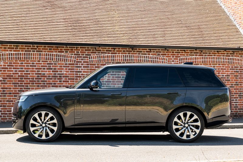 Range Rover P400 Autobiography LWB 7 Seat