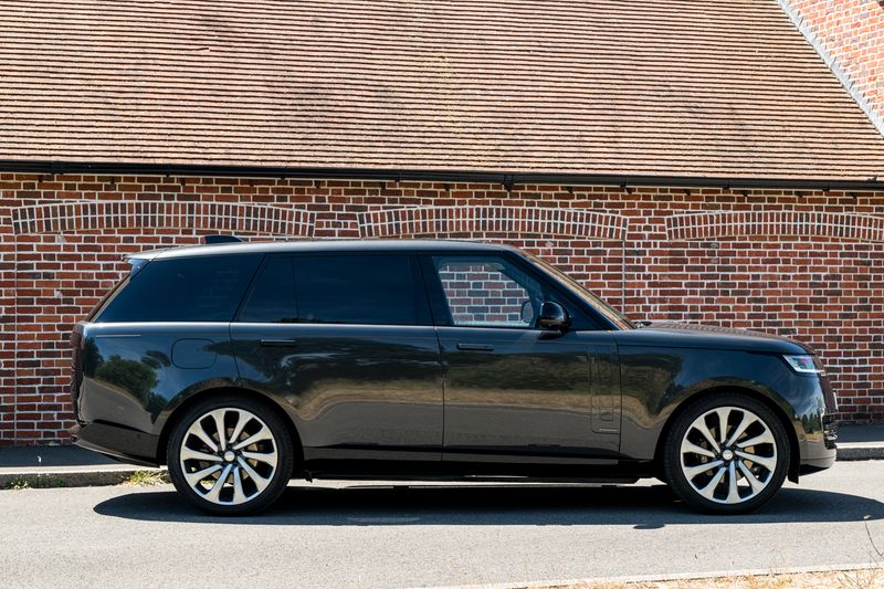 Range Rover P400 Autobiography LWB 7 Seat