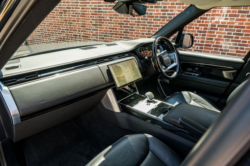 Range Rover P400 Autobiography LWB 7 Seat