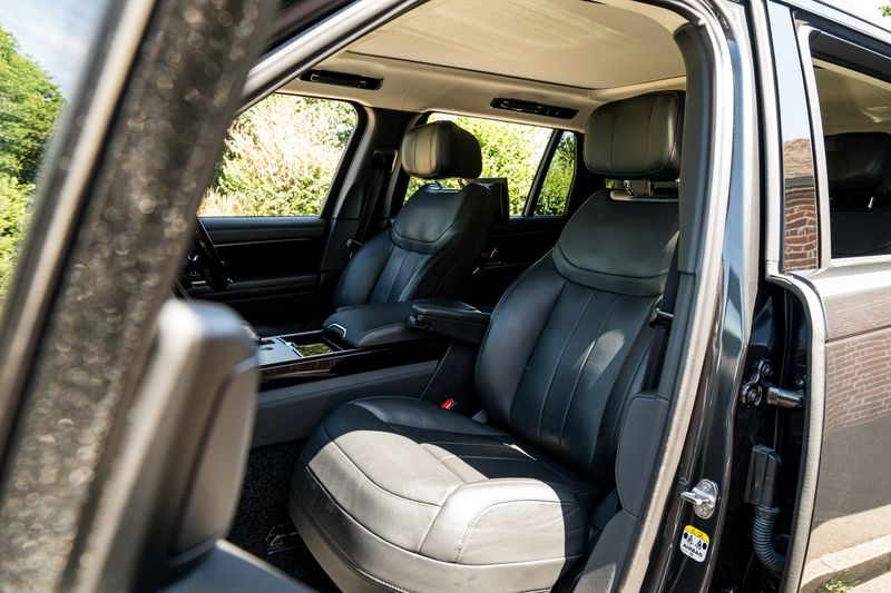 Range Rover P400 Autobiography LWB 7 Seat