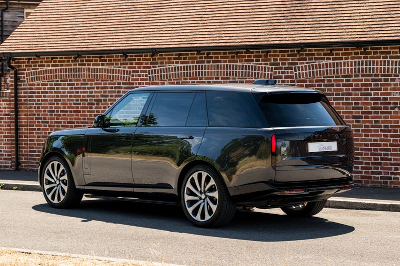 Range Rover P400 Autobiography LWB 7 Seat