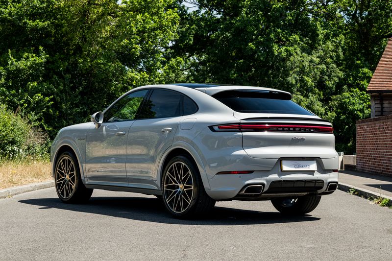Porsche Cayenne 3.0 V6 E-Hybrid Coupe Petrol Plug-in Hybrid 4WD (Facelift Model)