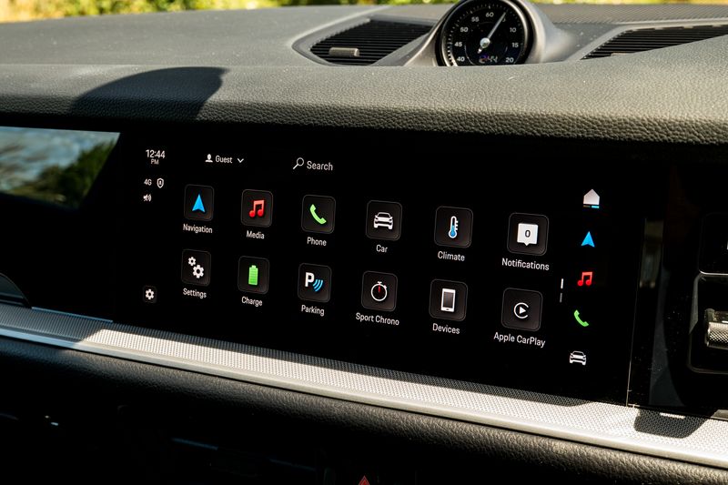 Porsche Cayenne 3.0 V6 E-Hybrid Coupe Petrol Plug-in Hybrid 4WD (Facelift Model)