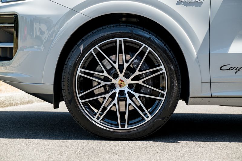 Porsche Cayenne 3.0 V6 E-Hybrid Coupe Petrol Plug-in Hybrid 4WD (Facelift Model)