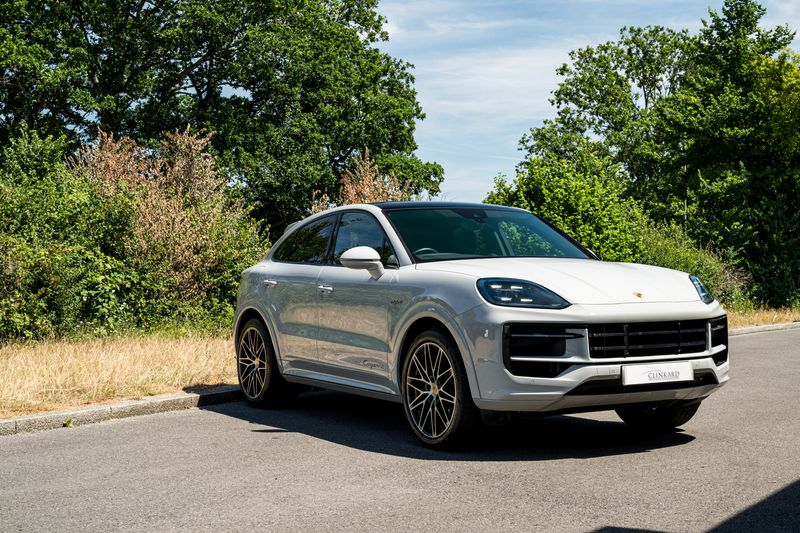 Porsche Cayenne 3.0 V6 E-Hybrid Coupe Petrol Plug-in Hybrid 4WD (Facelift Model)