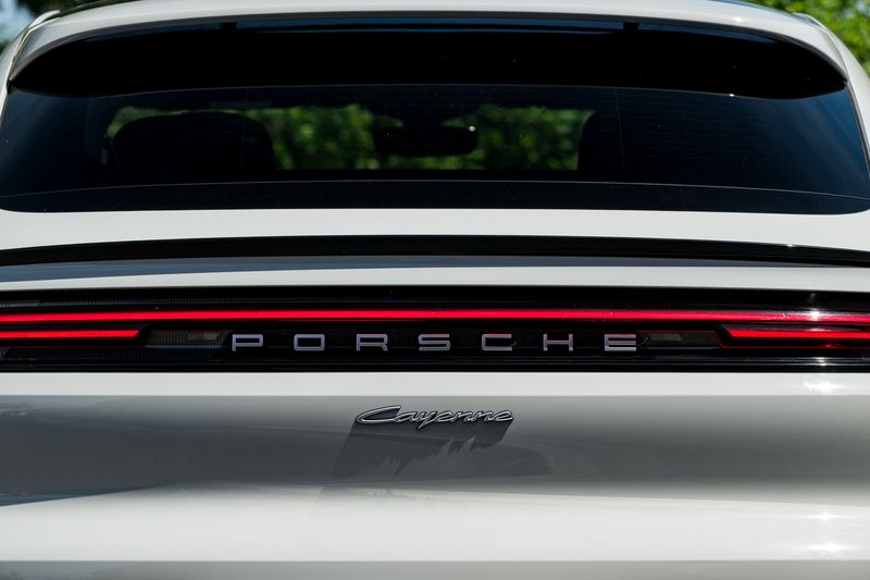 Porsche Cayenne 3.0 V6 E-Hybrid Coupe Petrol Plug-in Hybrid 4WD (Facelift Model)