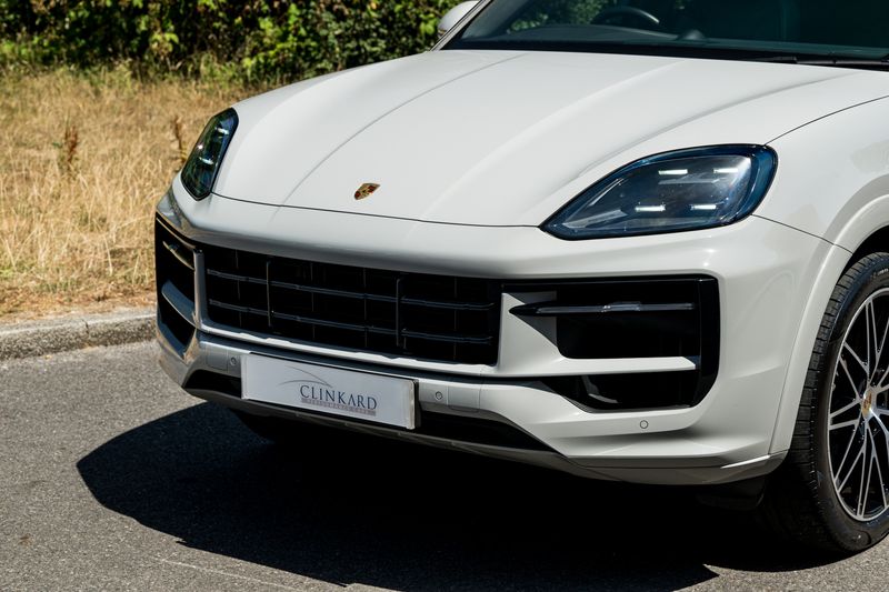 Porsche Cayenne 3.0 V6 E-Hybrid Coupe Petrol Plug-in Hybrid 4WD (Facelift Model)