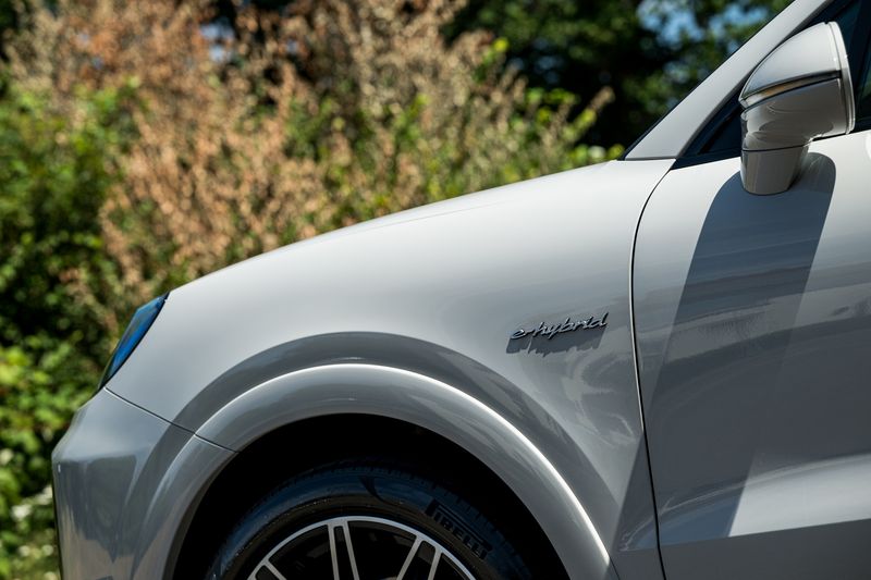 Porsche Cayenne 3.0 V6 E-Hybrid Coupe Petrol Plug-in Hybrid 4WD (Facelift Model)