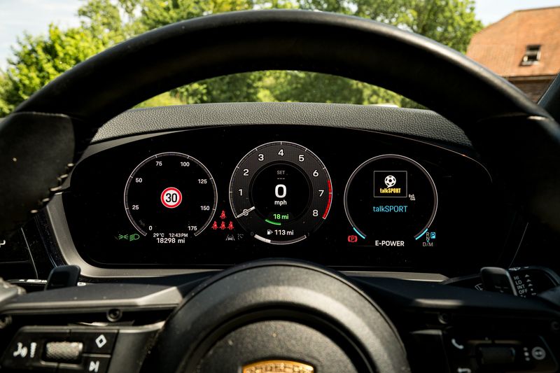 Porsche Cayenne 3.0 V6 E-Hybrid Coupe Petrol Plug-in Hybrid 4WD (Facelift Model)