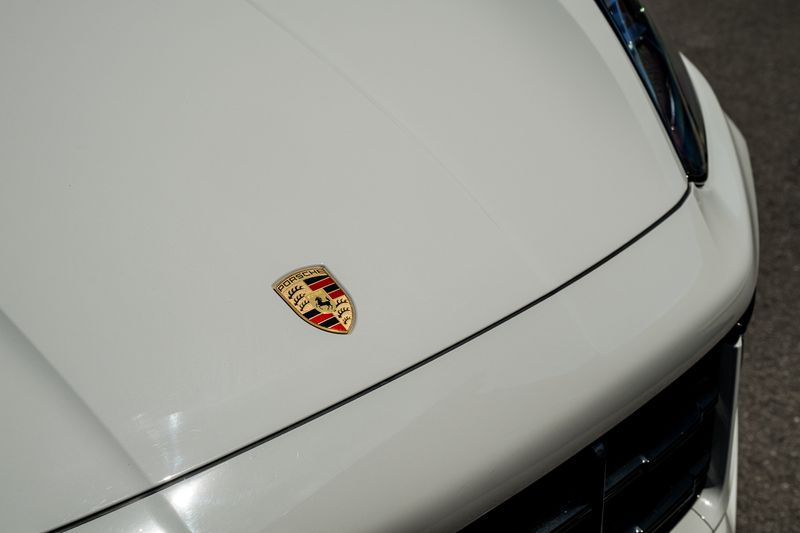 Porsche Cayenne 3.0 V6 E-Hybrid Coupe Petrol Plug-in Hybrid 4WD (Facelift Model)