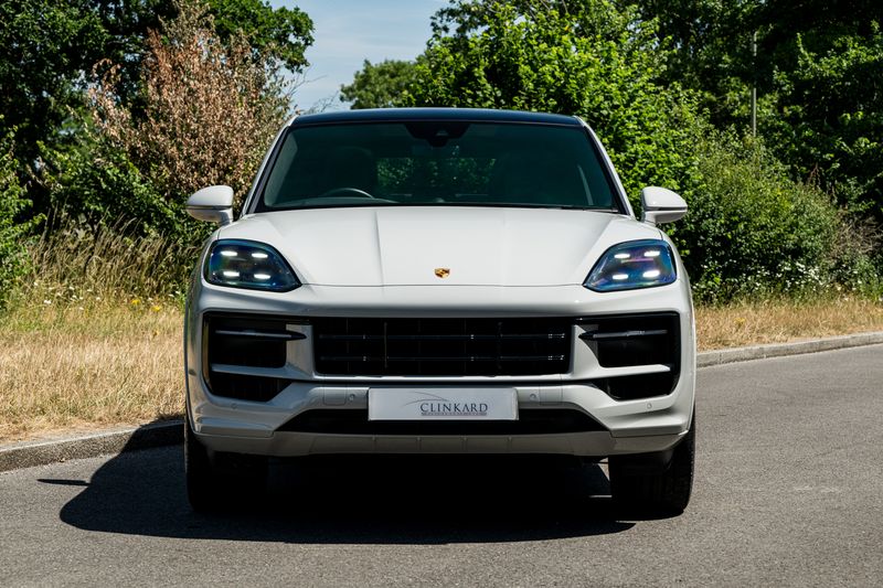 Porsche Cayenne 3.0 V6 E-Hybrid Coupe Petrol Plug-in Hybrid 4WD (Facelift Model)