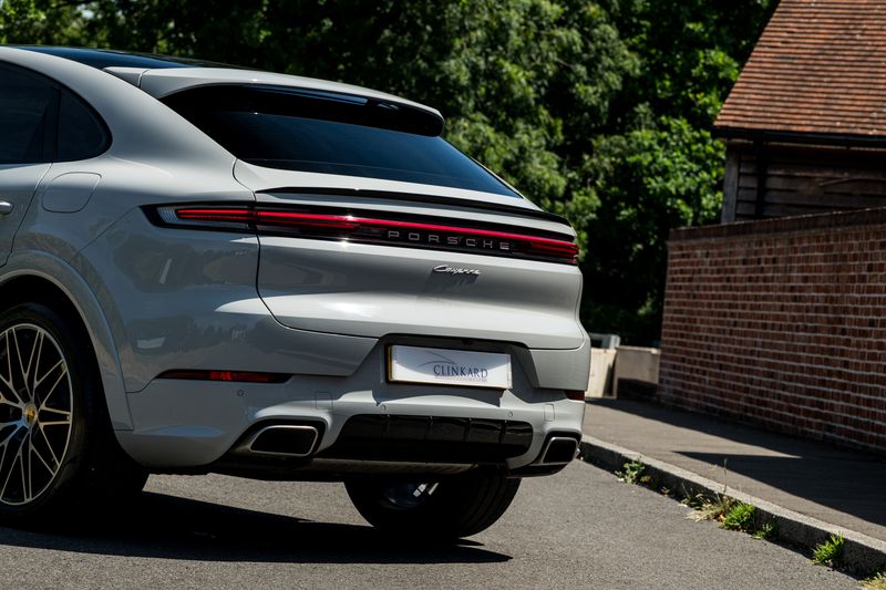 Porsche Cayenne 3.0 V6 E-Hybrid Coupe Petrol Plug-in Hybrid 4WD (Facelift Model)