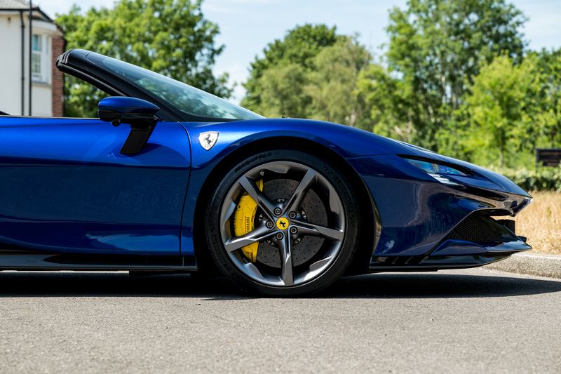 Ferrari SF90 Spider F1 DCT