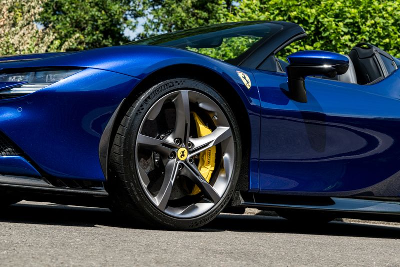 Ferrari SF90 Spider F1 DCT