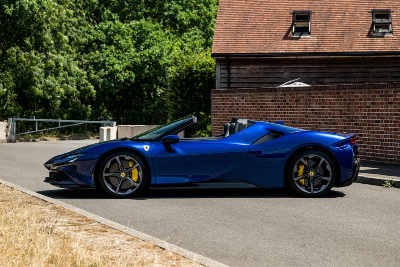Ferrari SF90 Spider F1 DCT