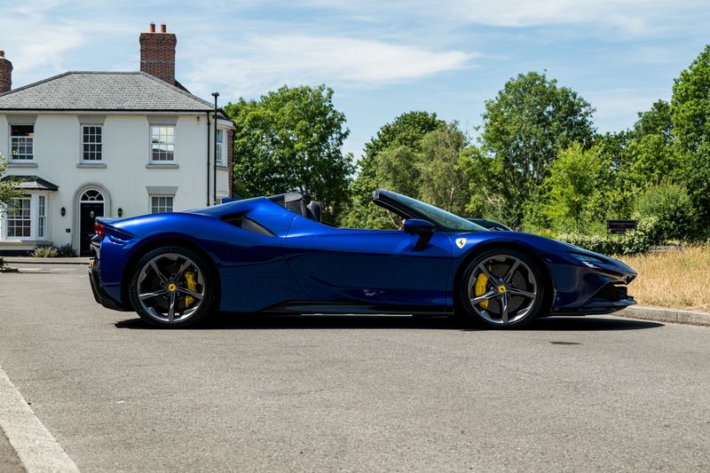 Ferrari SF90 Spider F1 DCT