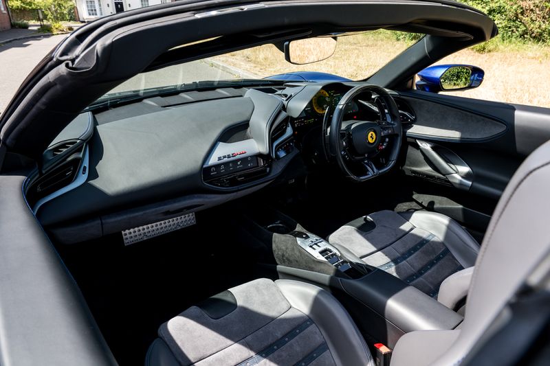 Ferrari SF90 Spider F1 DCT