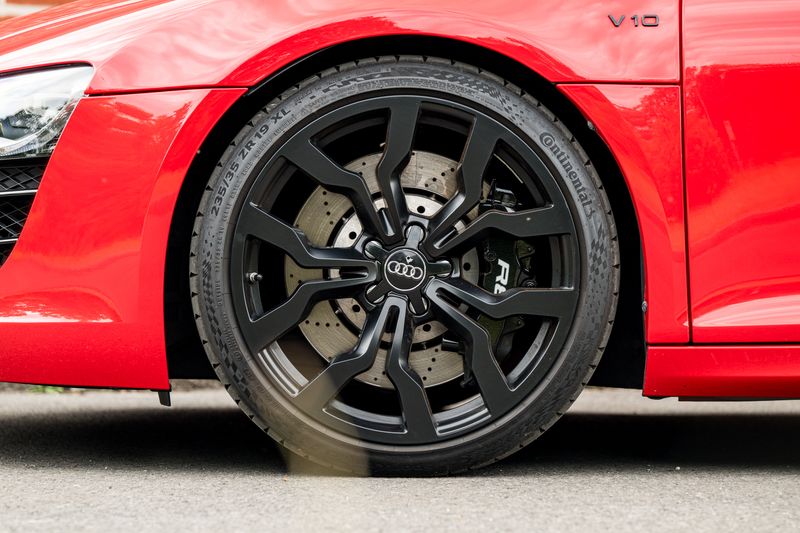 Audi R8 5.2 FSI V10 Quattro (Manual)