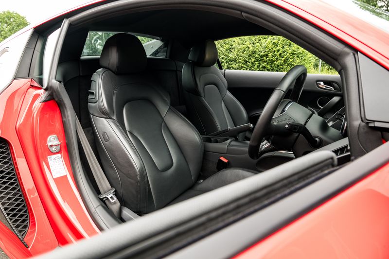 Audi R8 5.2 FSI V10 Quattro (Manual)