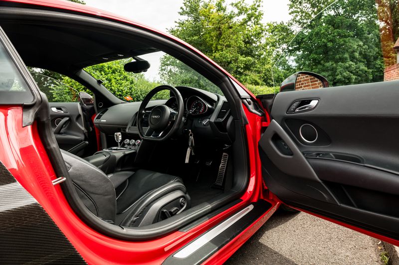 Audi R8 5.2 FSI V10 Quattro (Manual)