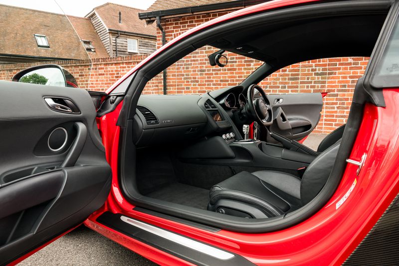 Audi R8 5.2 FSI V10 Quattro (Manual)