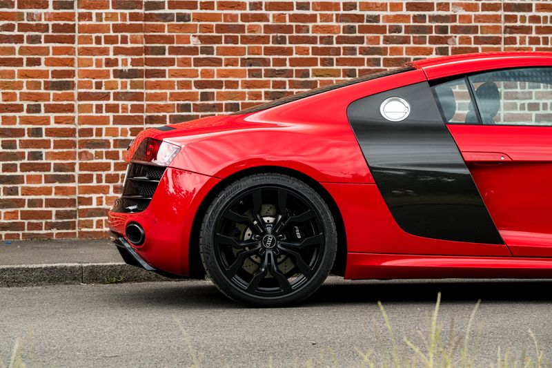 Audi R8 5.2 FSI V10 Quattro (Manual)