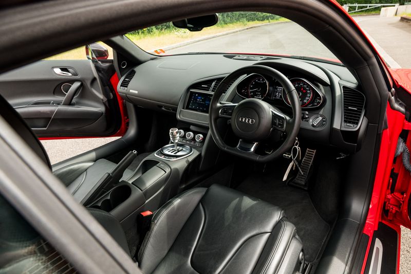 Audi R8 5.2 FSI V10 Quattro (Manual)