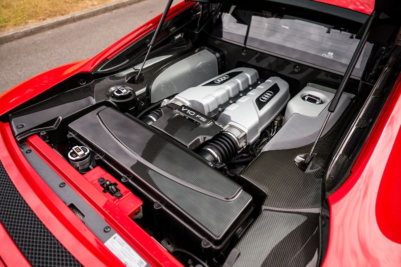 Audi R8 5.2 FSI V10 Quattro (Manual)