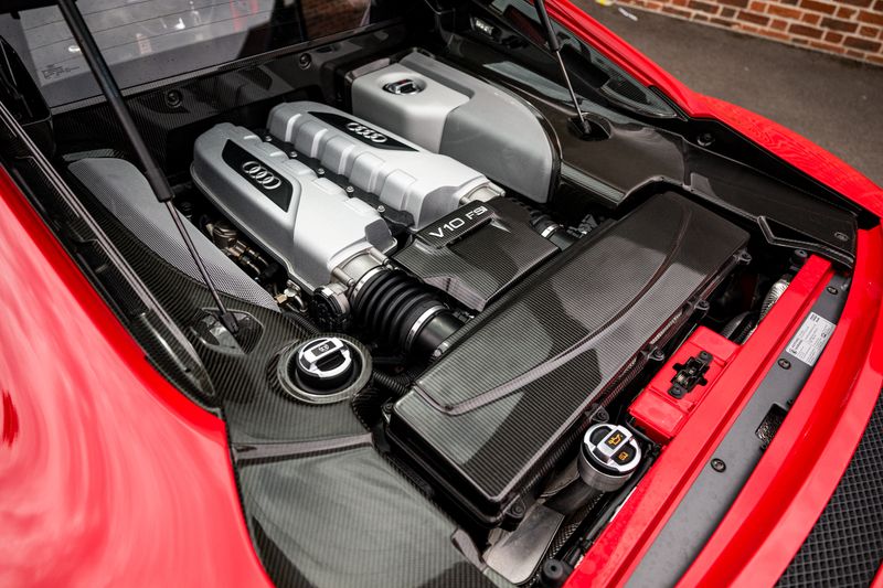 Audi R8 5.2 FSI V10 Quattro (Manual)