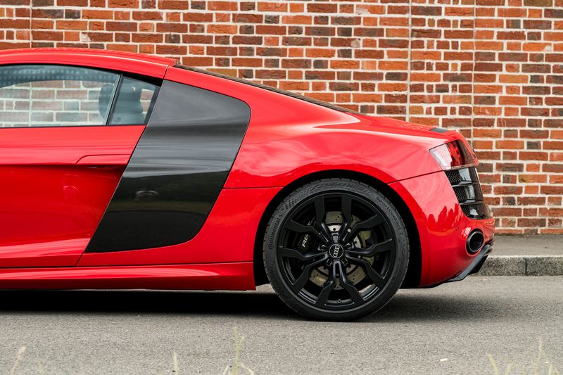 Audi R8 5.2 FSI V10 Quattro (Manual)